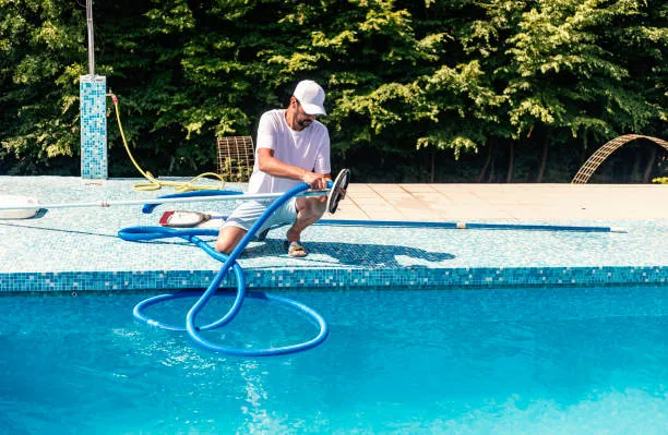 Swimming pool deep clean services in houtson